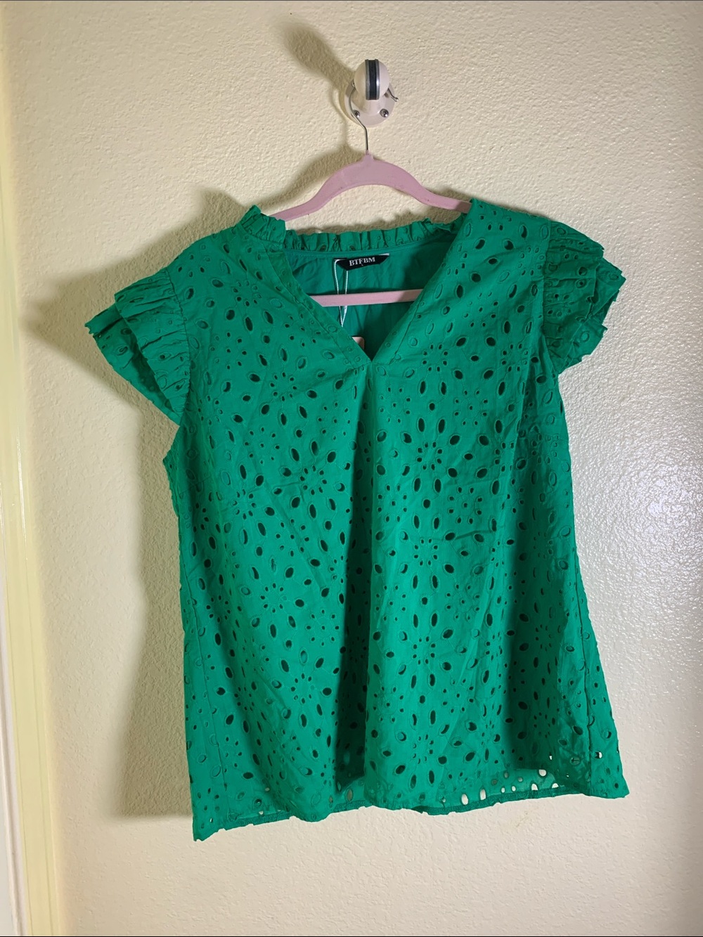 NWOT BTFBM Green Flutter sleeve top, Size L